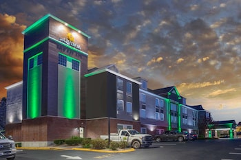 la quinta inn and suites by wyndham stonington mystic area