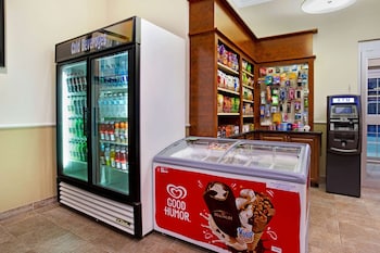 la quinta inn and suites by wyndham stonington mystic area