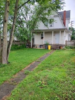 The Carew House Sleeps 10 Fenced 4Br Full Kitchen Steps2 Ycp,828 S Pershing Ave,4 star