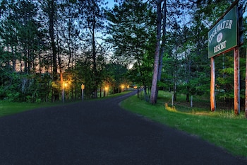 Edgewater Resort,,2 star