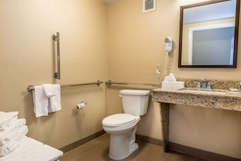 comfort inn and suites piqua near troy i75