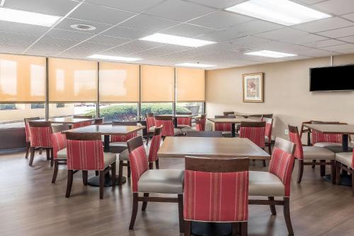comfort inn and suites piqua near troy i75