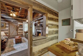 Town Creek Cabin Walk To Main St,217 Mistletoe St.,3 star