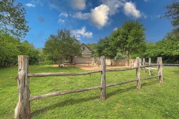 Town Creek Cabin Walk To Main St,217 Mistletoe St.,3 star