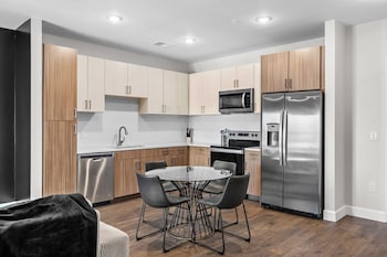 The Hollywood Suite The Gulch,,3 star