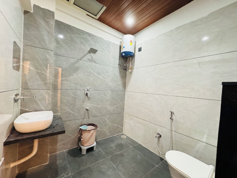 he azure 3bhk bunglow nr apollo db city