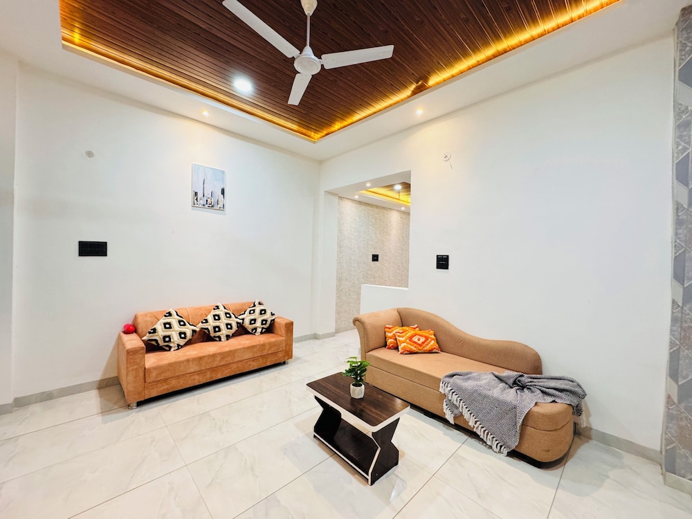 he azure 3bhk bunglow nr apollo db city
