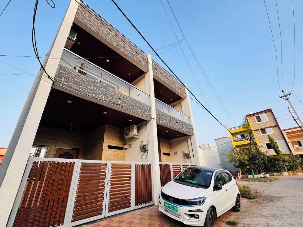 he azure 3bhk bunglow nr apollo db city