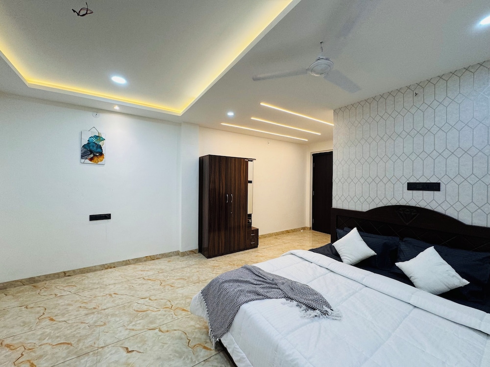 he azure 3bhk bunglow nr apollo db city