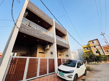he azure 3bhk bunglow nr apollo db city