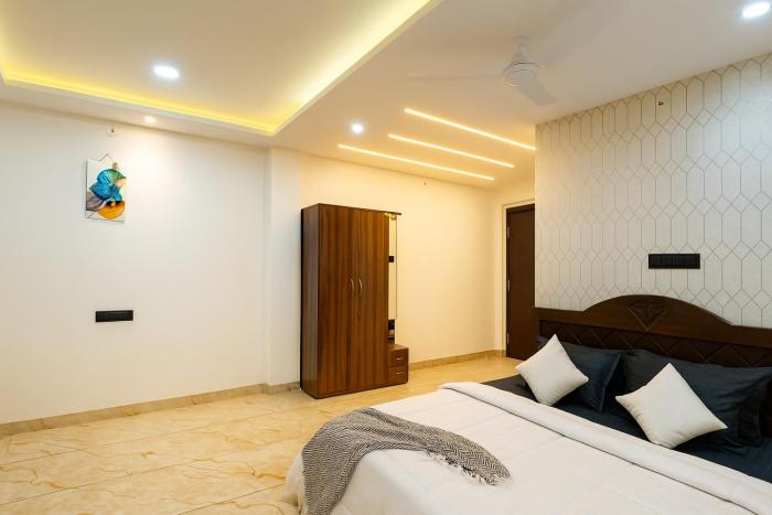 he azure 3bhk bunglow nr apollo db city