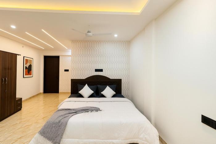 he azure 3bhk bunglow nr apollo db city