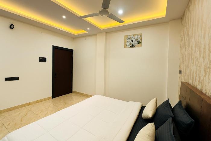 he azure 3bhk bunglow nr apollo db city