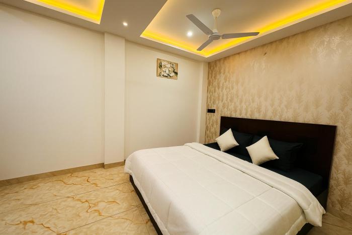 he azure 3bhk bunglow nr apollo db city