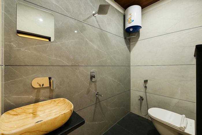he azure 3bhk bunglow nr apollo db city