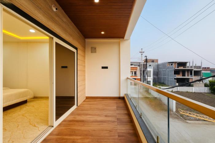 he azure 3bhk bunglow nr apollo db city