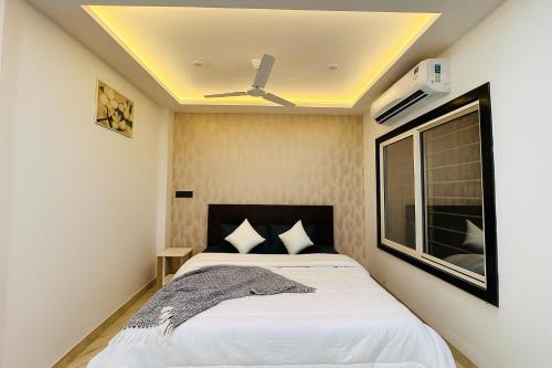 he azure 3bhk bunglow nr apollo db city