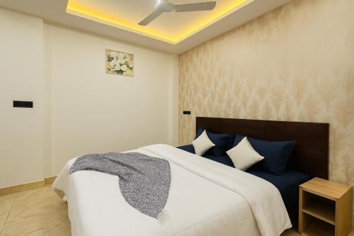 he azure 3bhk bunglow nr apollo db city