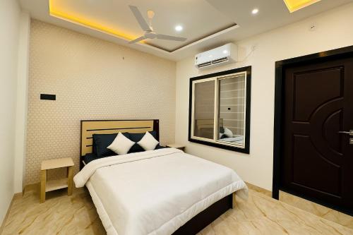 he azure 3bhk bunglow nr apollo db city
