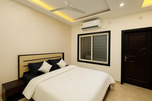 he azure 3bhk bunglow nr apollo db city
