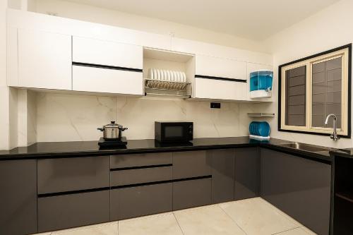 he azure 3bhk bunglow nr apollo db city