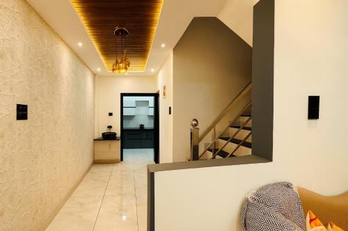 he azure 3bhk bunglow nr apollo db city