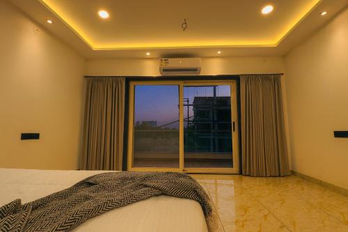 he azure 3bhk bunglow nr apollo db city
