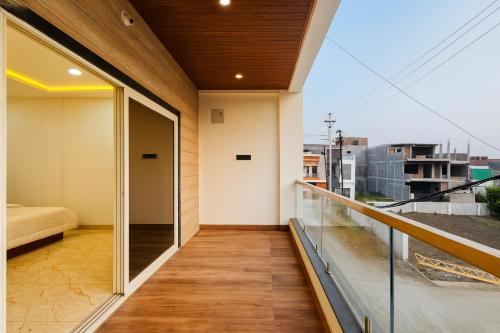 he azure 3bhk bunglow nr apollo db city