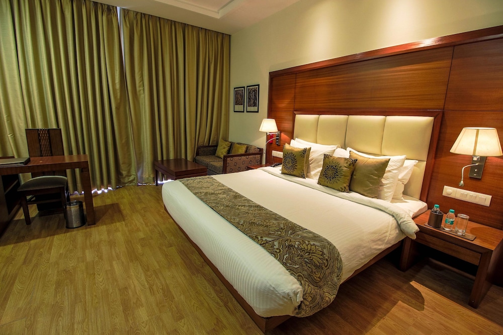 the nikunj hotels