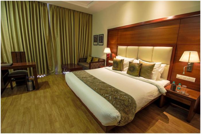 the nikunj hotels