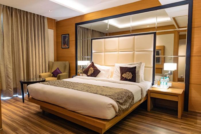 the nikunj hotels