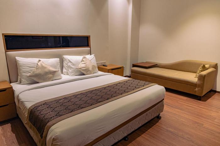 the nikunj hotels