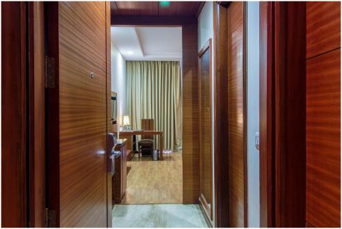 the nikunj hotels