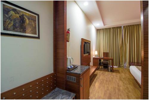 the nikunj hotels