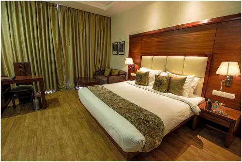 the nikunj hotels