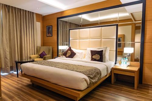 the nikunj hotels