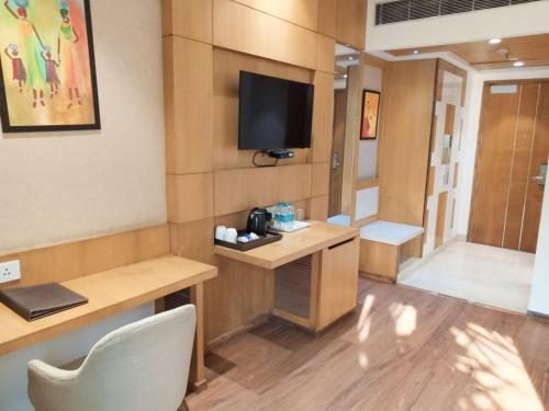 the nikunj hotels