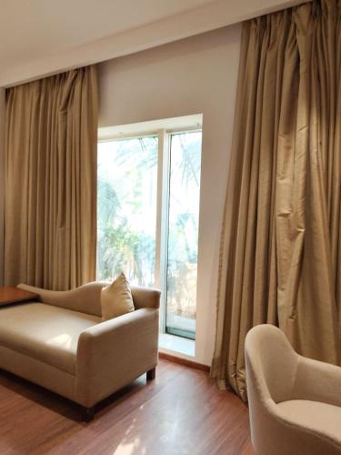 the nikunj hotels
