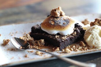 Gard Public House Inn & Restaurant,112 Evergreen Ave Nw,4 star