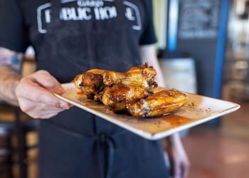 Gard Public House Inn & Restaurant,112 Evergreen Ave Nw,4 star