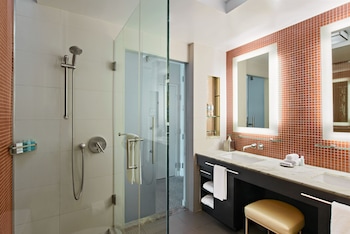 hotel breakwater south beach