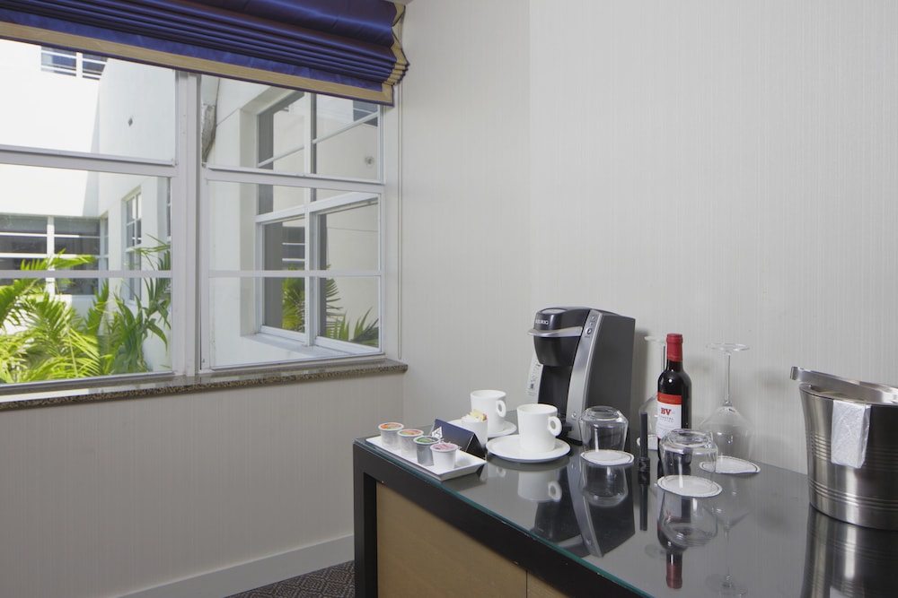 hotel breakwater south beach