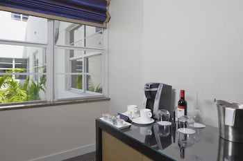 hotel breakwater south beach