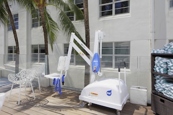 hotel breakwater south beach