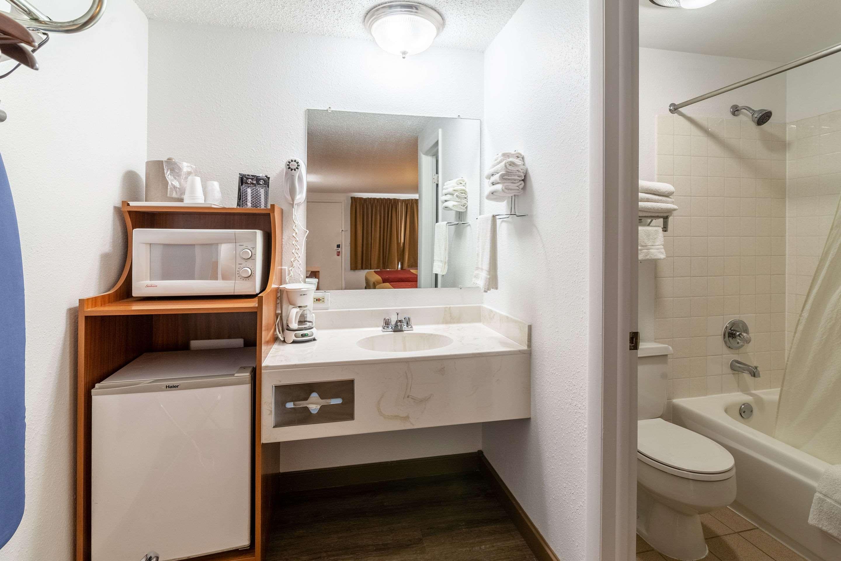 econo lodge miles city