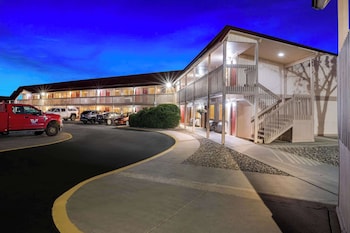 econo lodge miles city