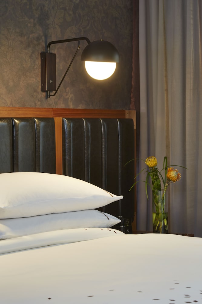 Renaissance Minneapolis Hotel, The Depot,Downtown Minneapolis>>Brooklyn Park,4 star