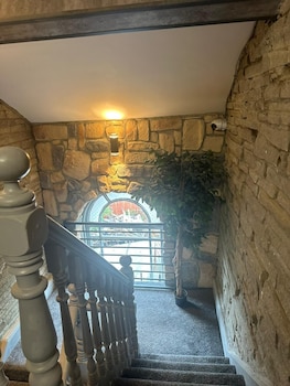 The Shepherds Rest,,2 star