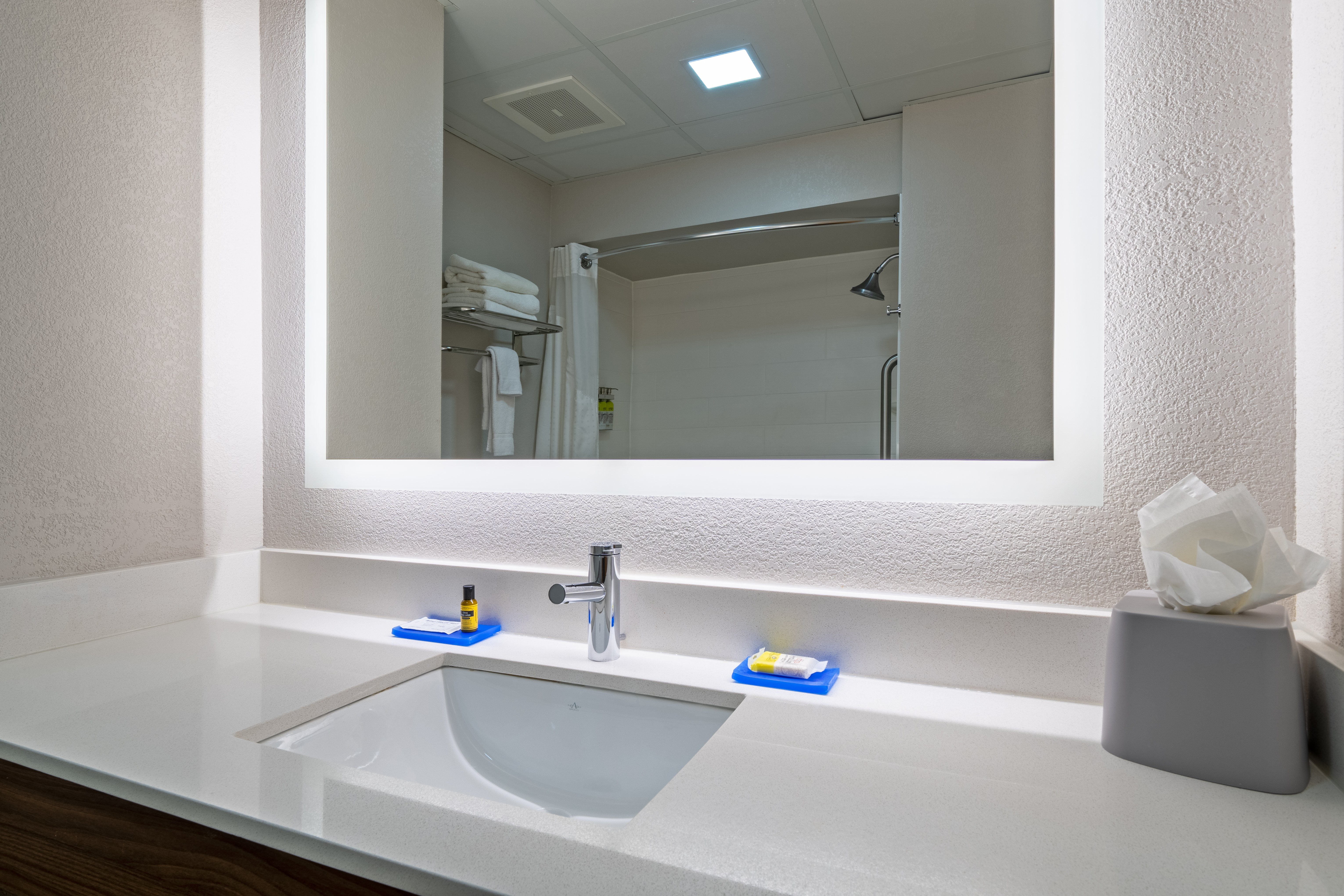 holiday inn express hotel and suites woodbridge by ihg