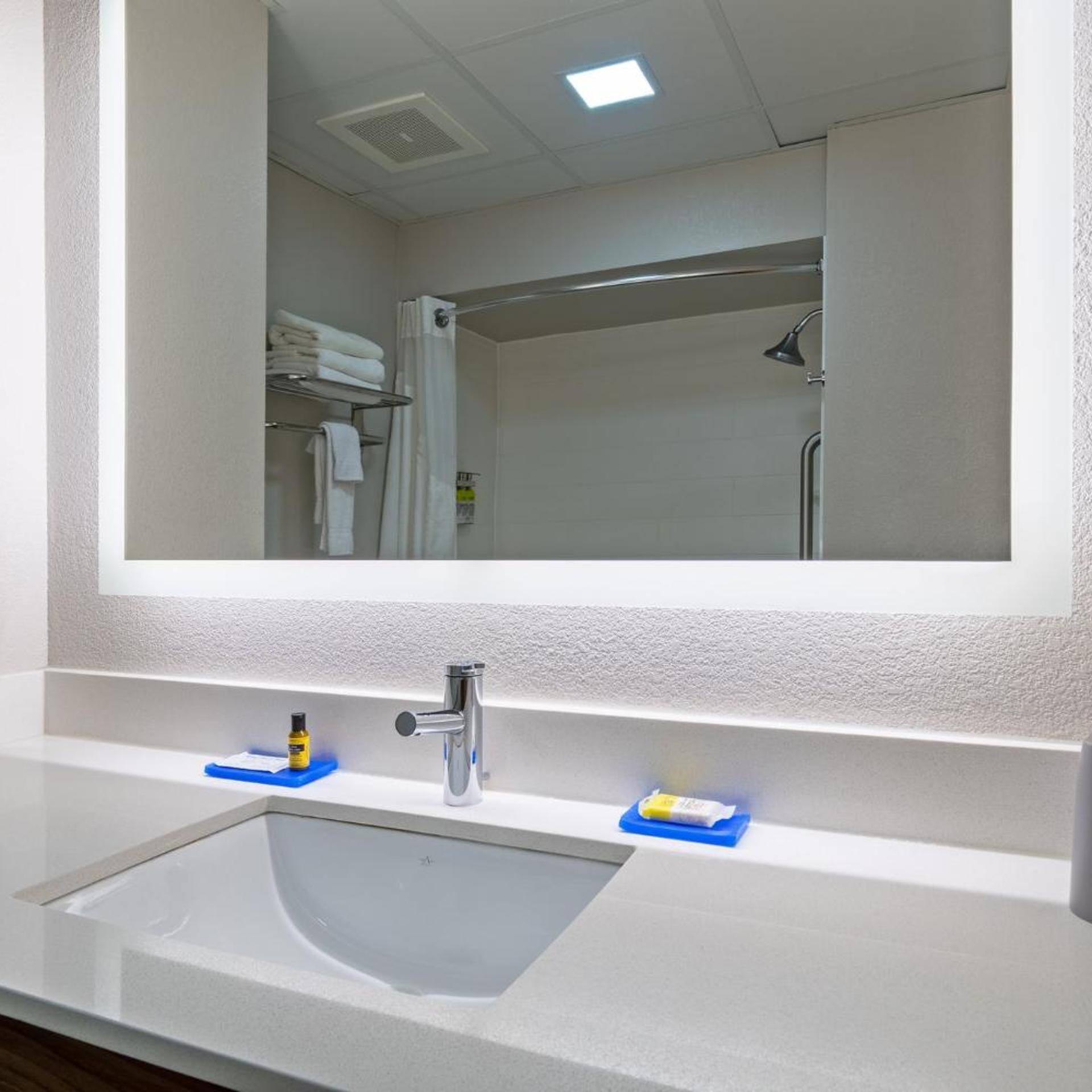 holiday inn express hotel and suites woodbridge by ihg